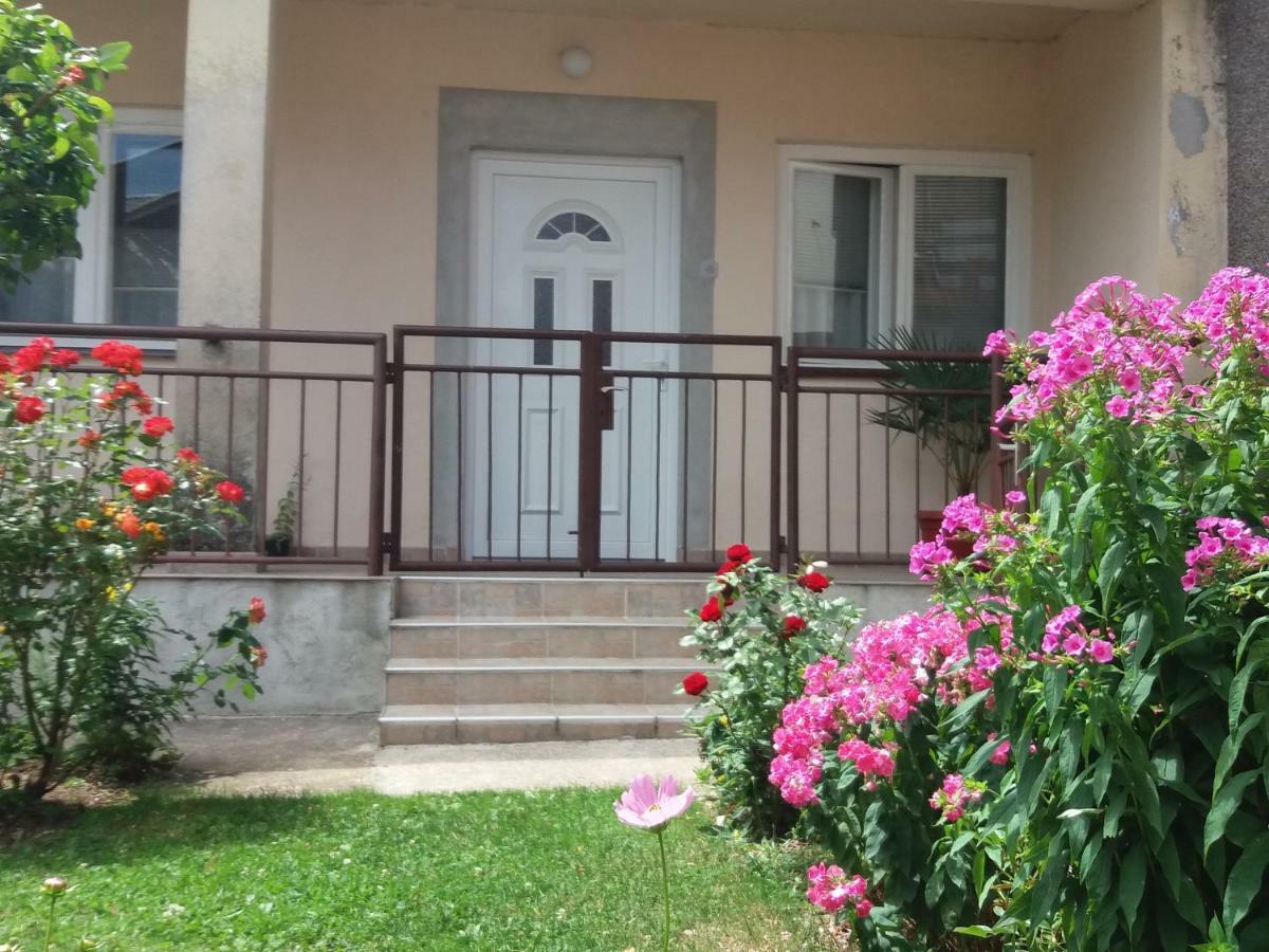 Apartment Hinic Vrhovine Exterior photo